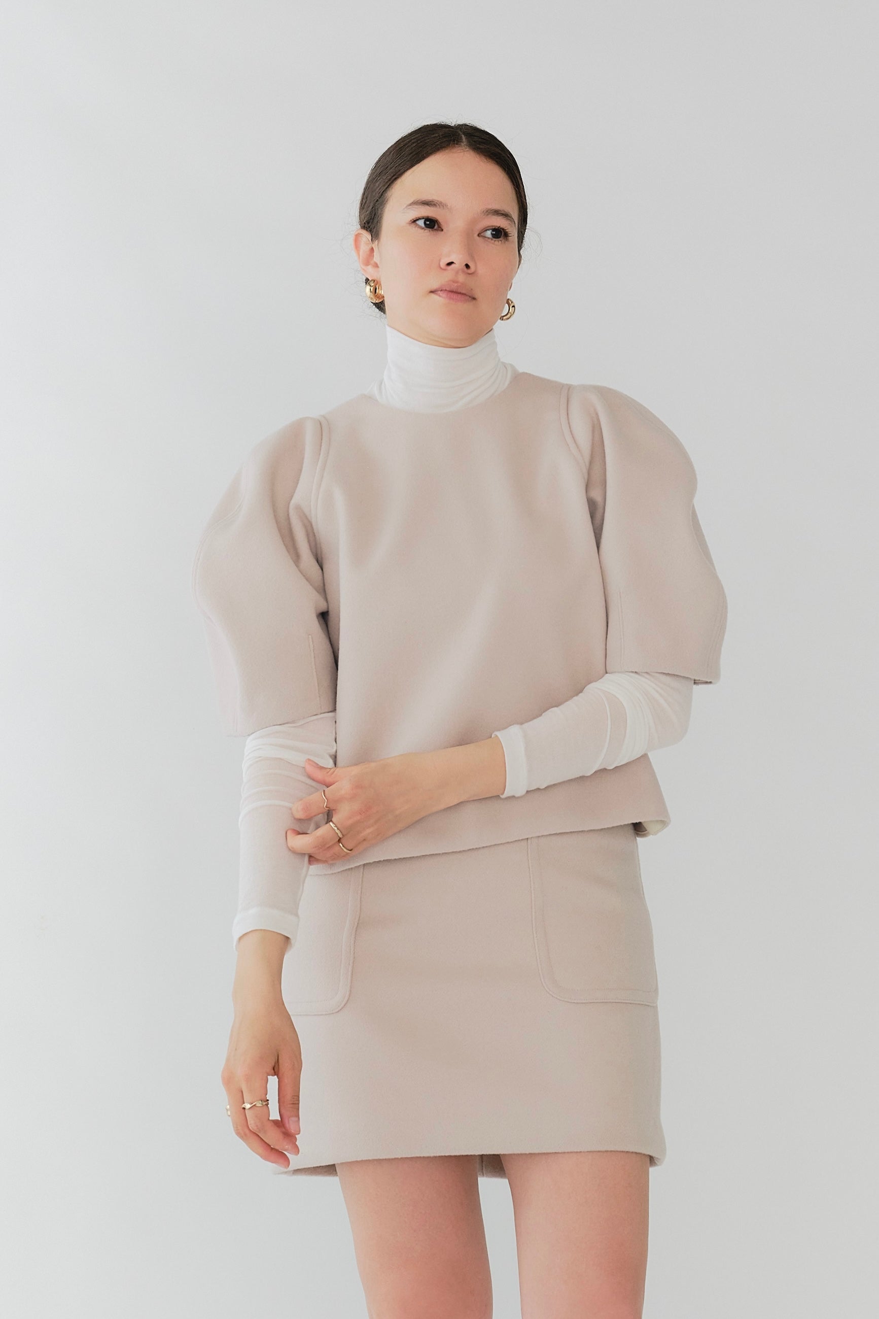 バックツイストウールトップス