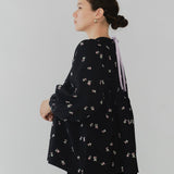 フクレ刺繍ギャザーブラウス