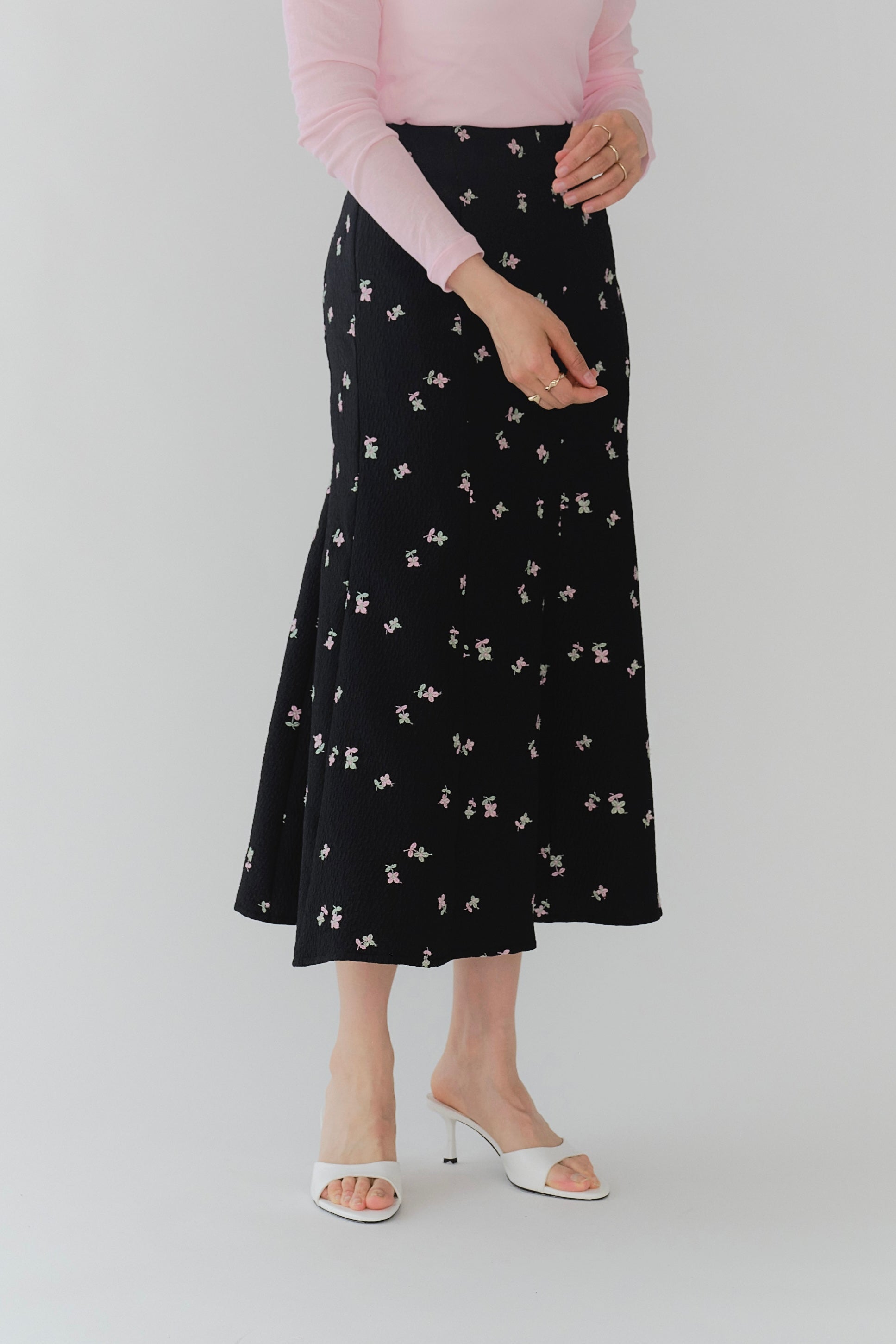 フクレ刺繍フレアスカート