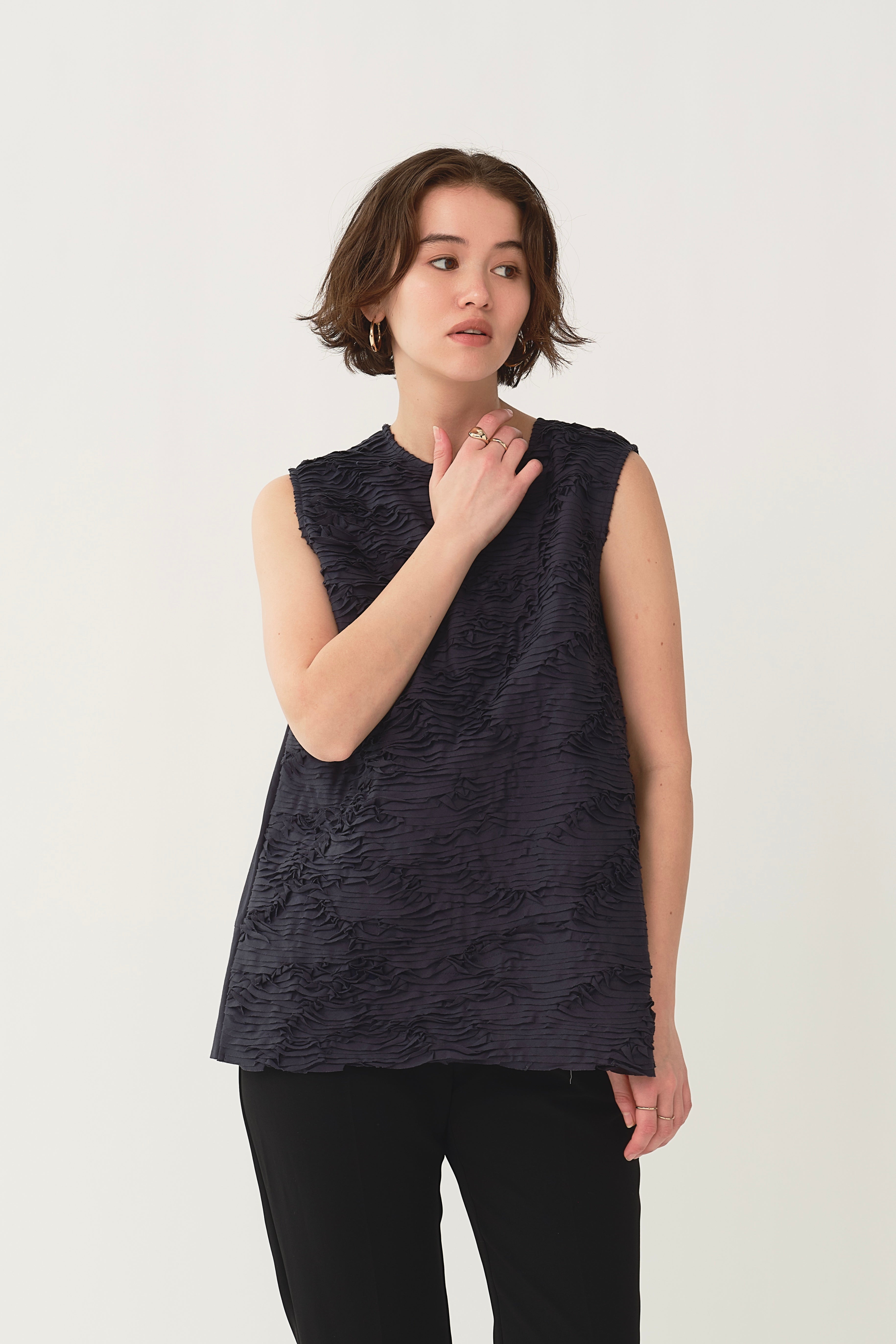 フリル刺繍ブラウス