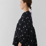 フクレ刺繍ギャザーブラウス