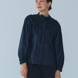 たっぷりフリルブラウス