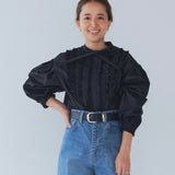 たっぷりフリルブラウス