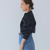 たっぷりフリルブラウス