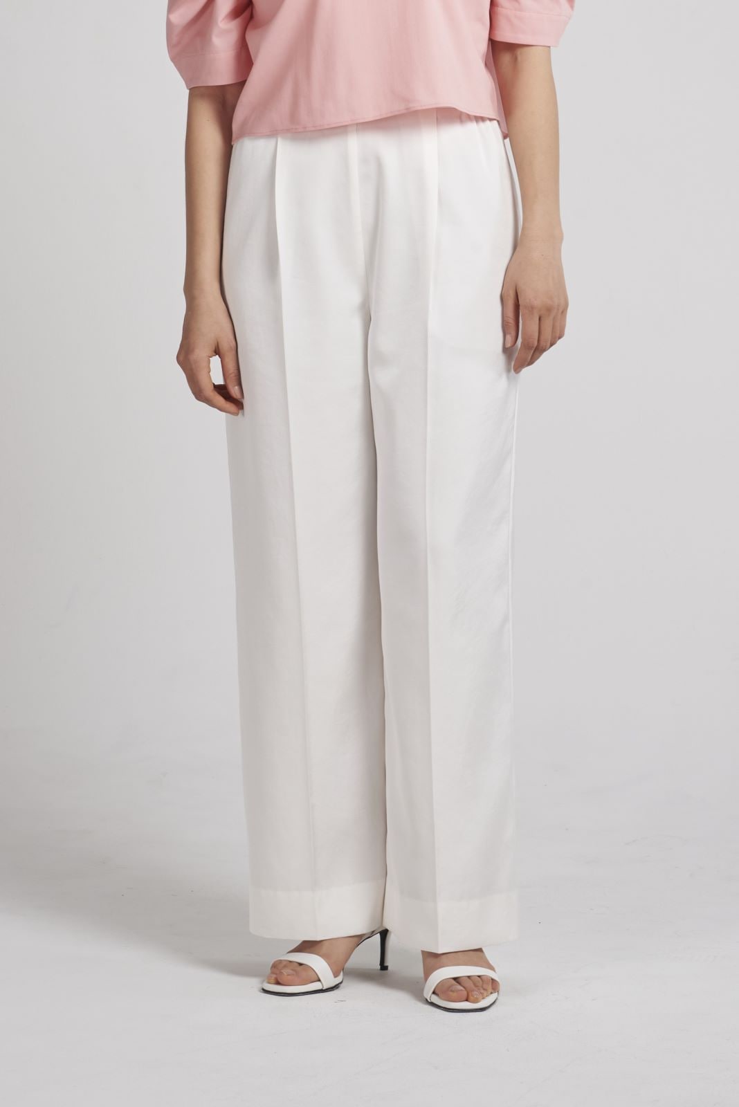 サテンワイドパンツ